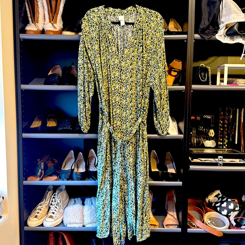 Like new! Floral button down dress